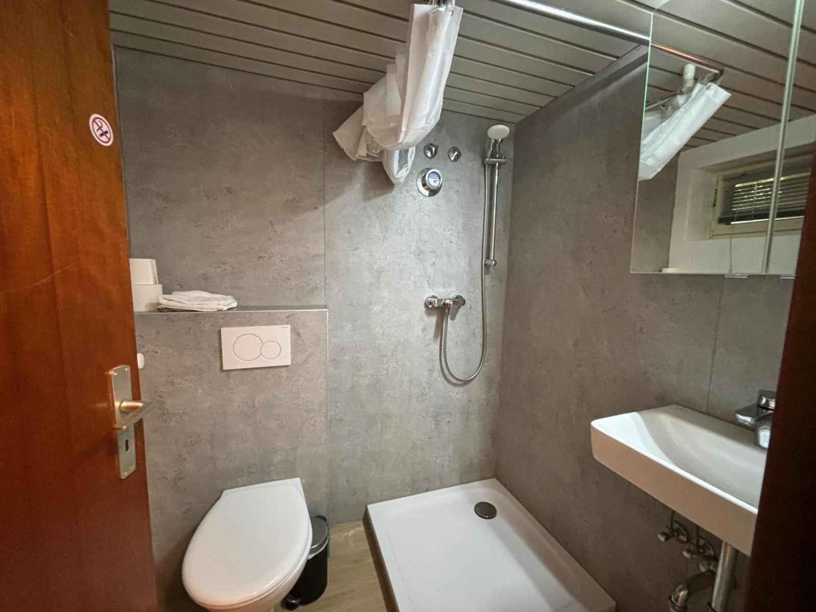 Stadtnahe Wohnung Mit Terrasse Hoechberg ภายนอก รูปภาพ